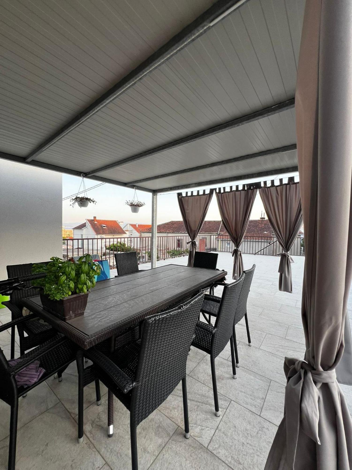 Apartmani Mila Подстрана Екстер'єр фото